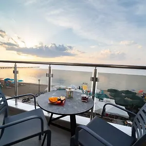 https://atlantis-pleasure-by-the-sea.hotels-of-thessaloniki.com